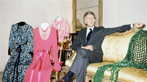 lo stilista givenchy|Hubert de Givenchy: la vita del couturier .